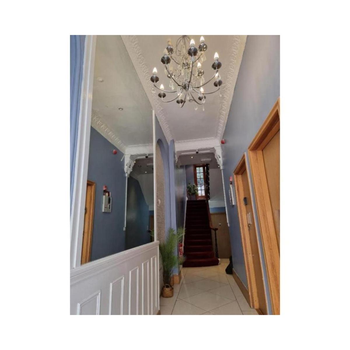 F407-4th Flr Studio for 2 Near Hyde Park - Housity
