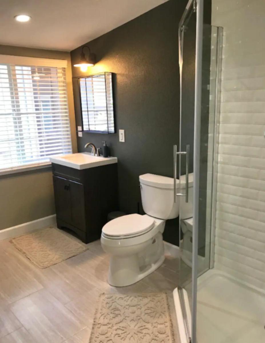 The Hangar - Cozy, Private Unit in GREAT Location - Housity