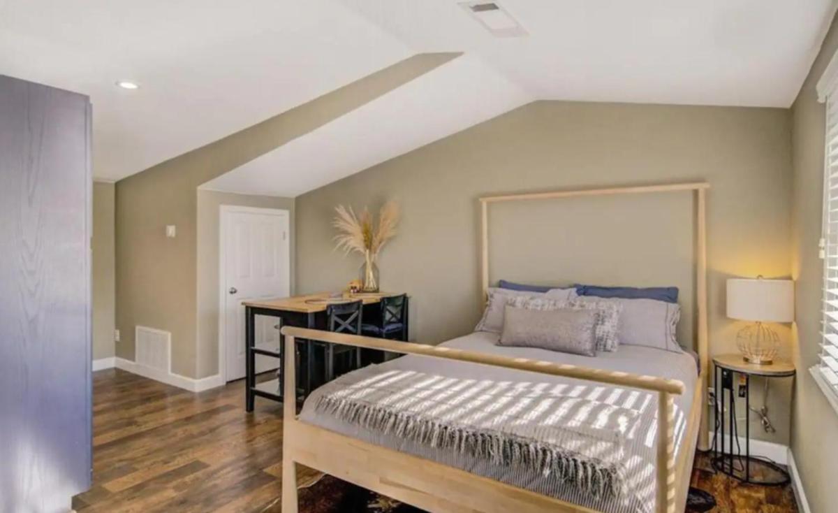 The Hangar - Cozy, Private Unit in GREAT Location - Housity