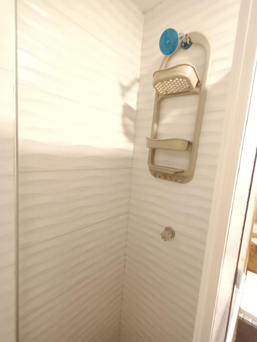 Confortable y Central Habitacion cerca a la Playa Spratt Bight y Malecon - Housity