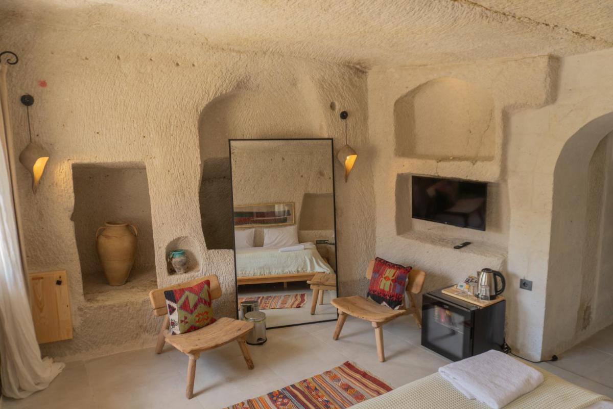 Potamia Cave Suites - Housity