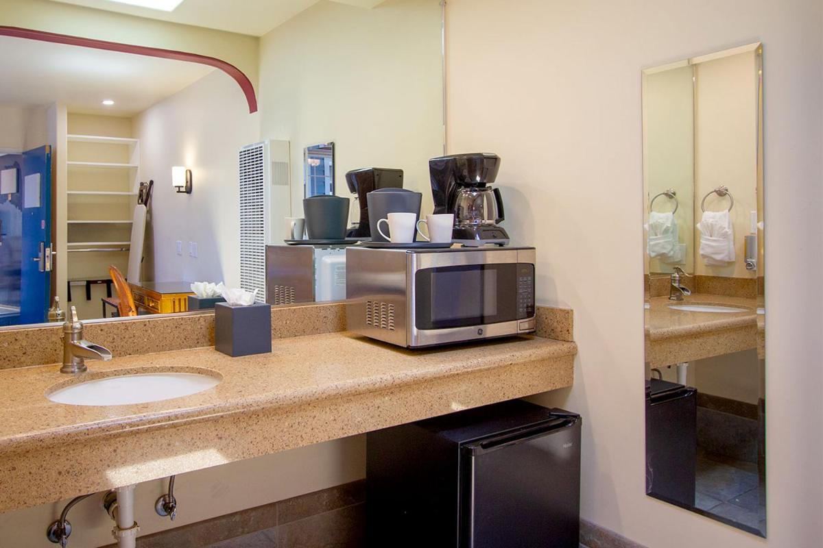 Edgewater Beach Inn - Housity