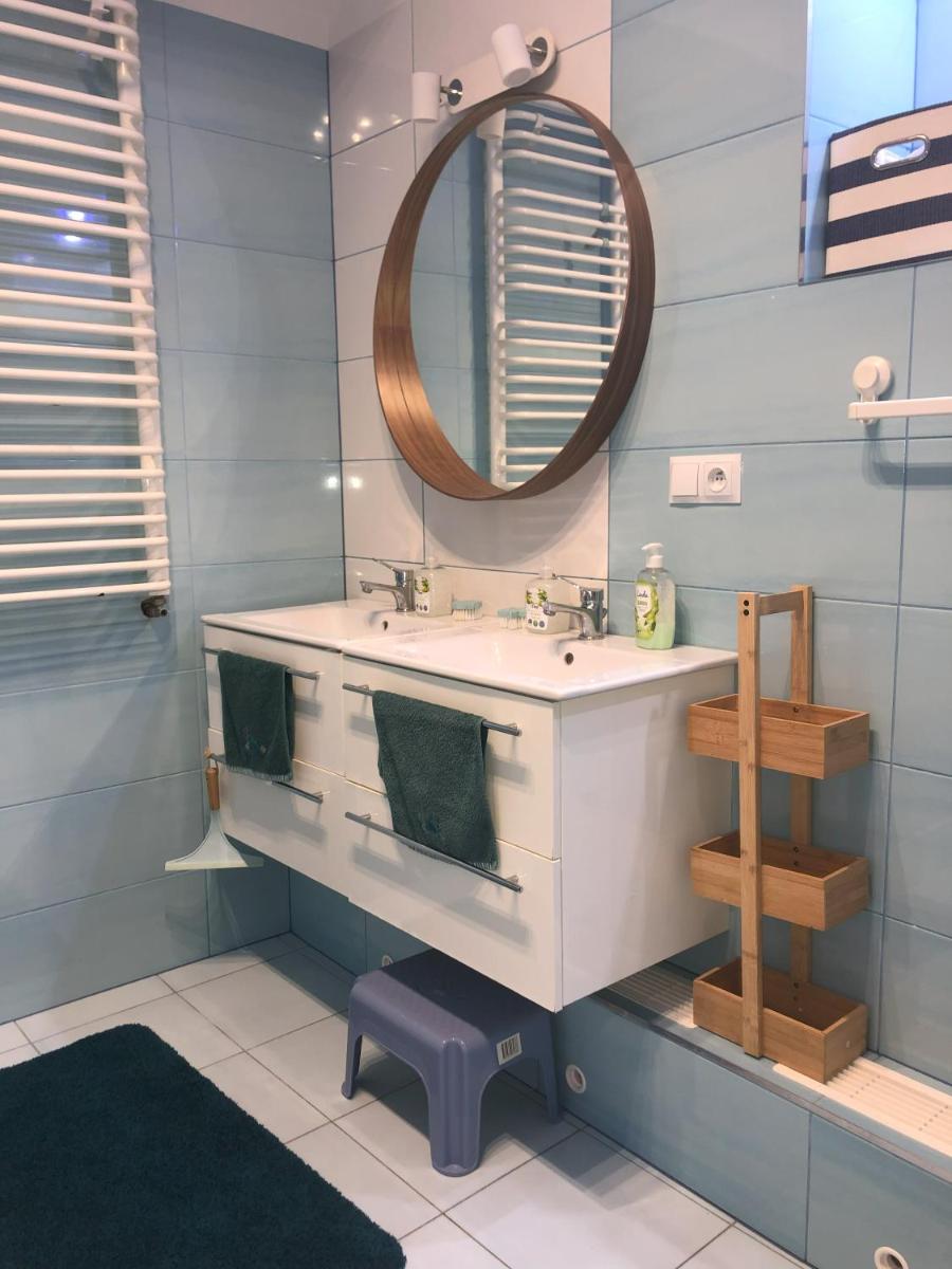 Apartament w Stegnie nad morzem na 10 osób. Sauna. Duży salon. Kominek. - Housity