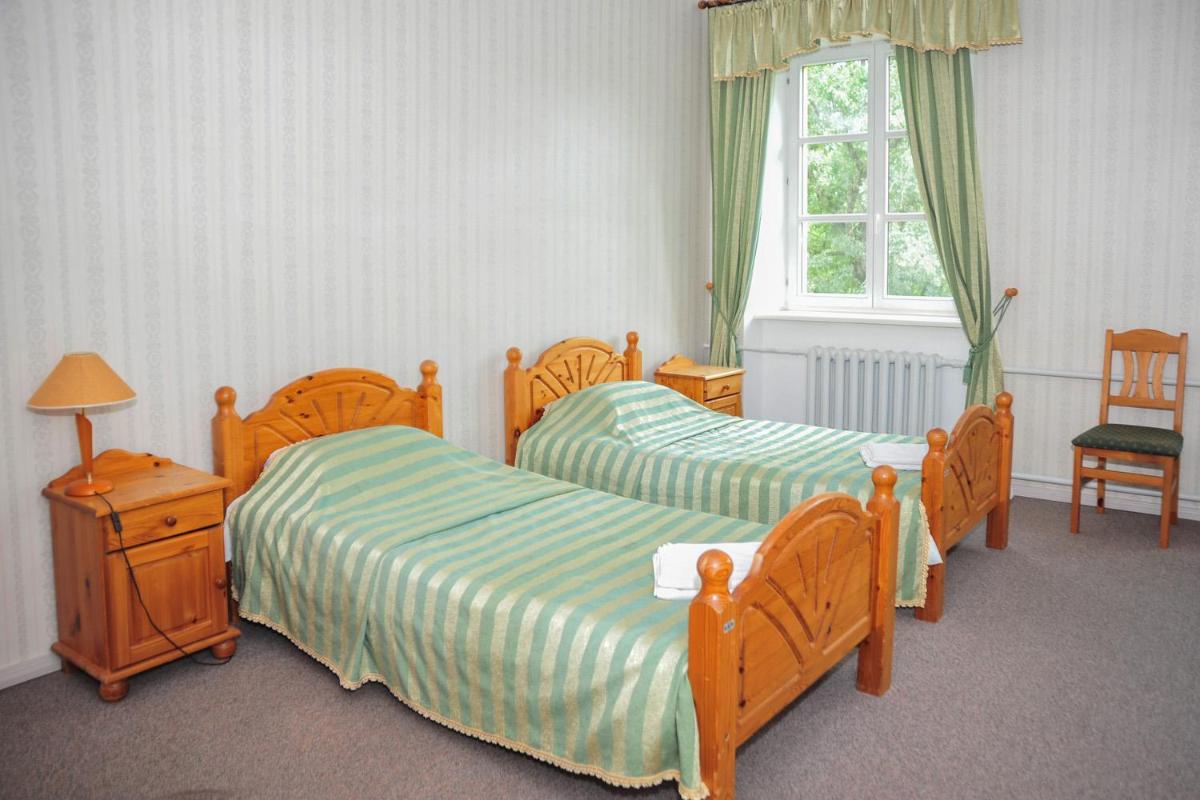 Naukšēnu muiža - Housity
