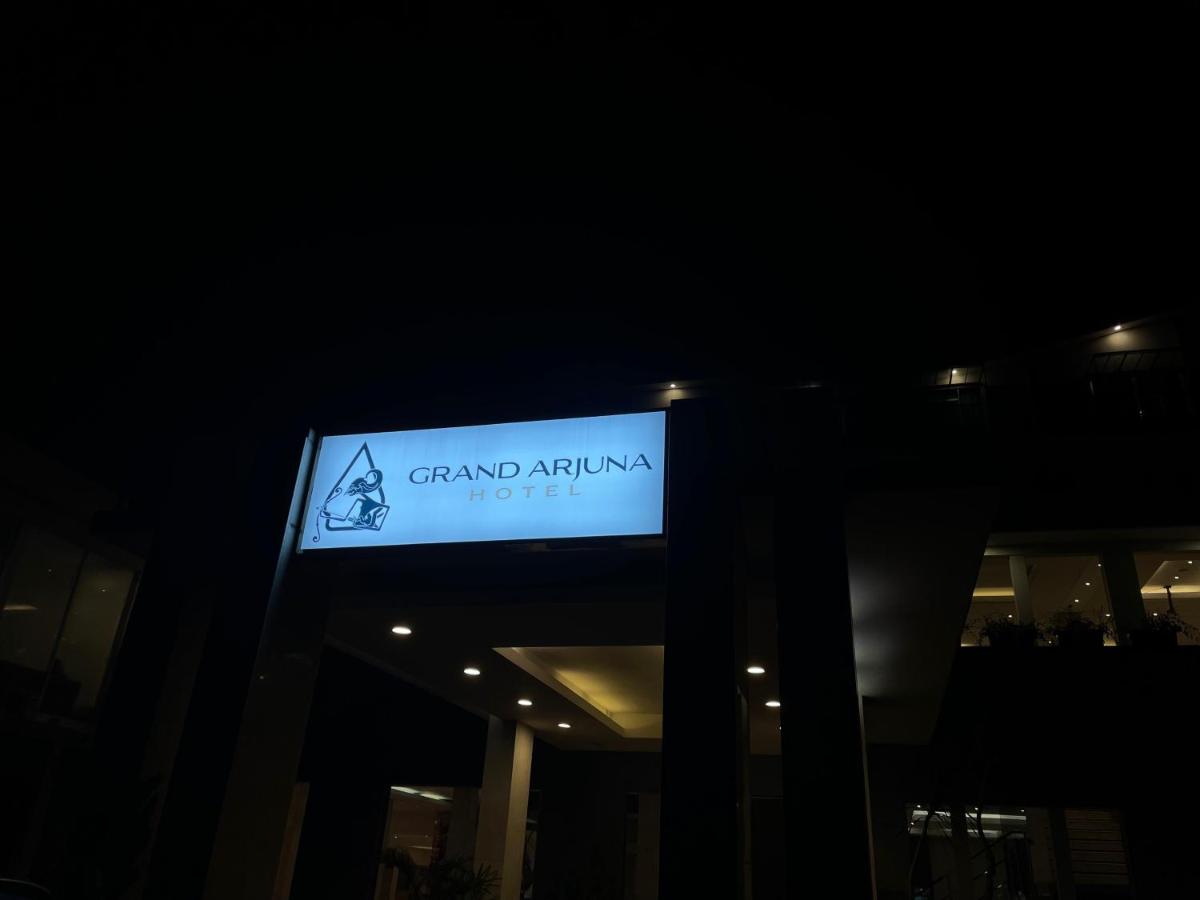 Grand Arjuna Hotel - Housity