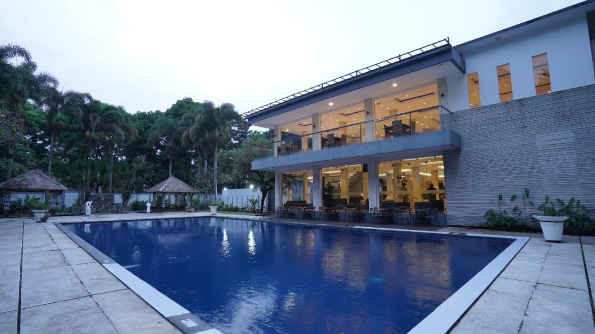 Grand Arjuna Hotel - Housity