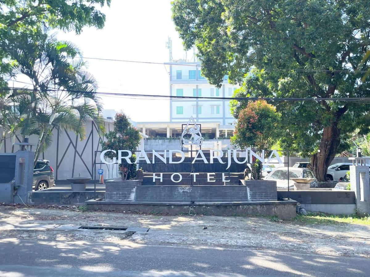 Grand Arjuna Hotel - Housity