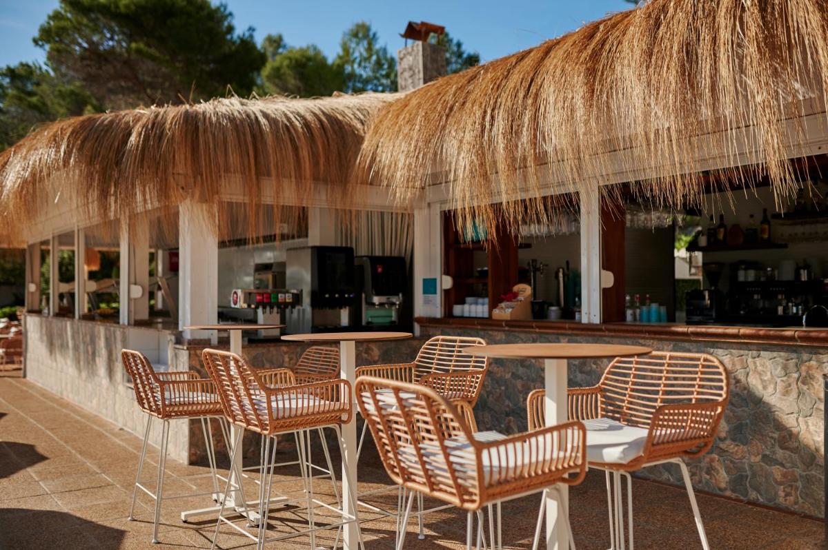 Un restaurante o sitio para comer en AluaSoul Carolina - Adults Only