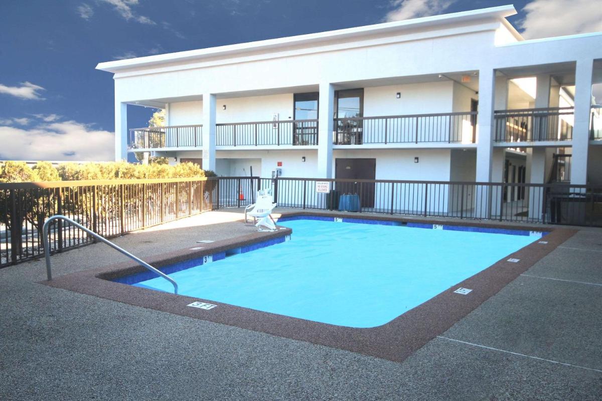 Clarion Pointe Statesville - Housity