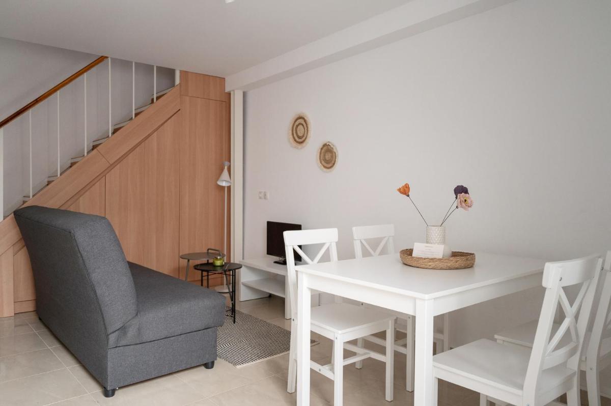EliAna home at Venetian walls by 8essentially - Housity