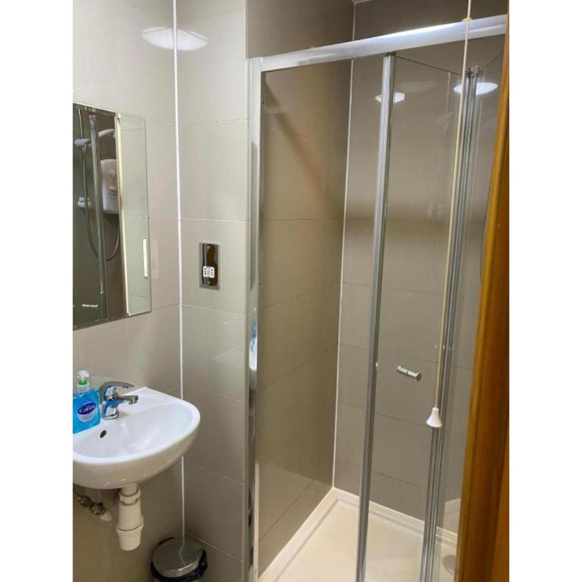 F406- Great Studio for 2 Near Hyde Park - Housity