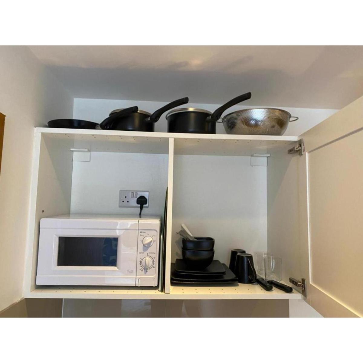 F406- Great Studio for 2 Near Hyde Park - Housity