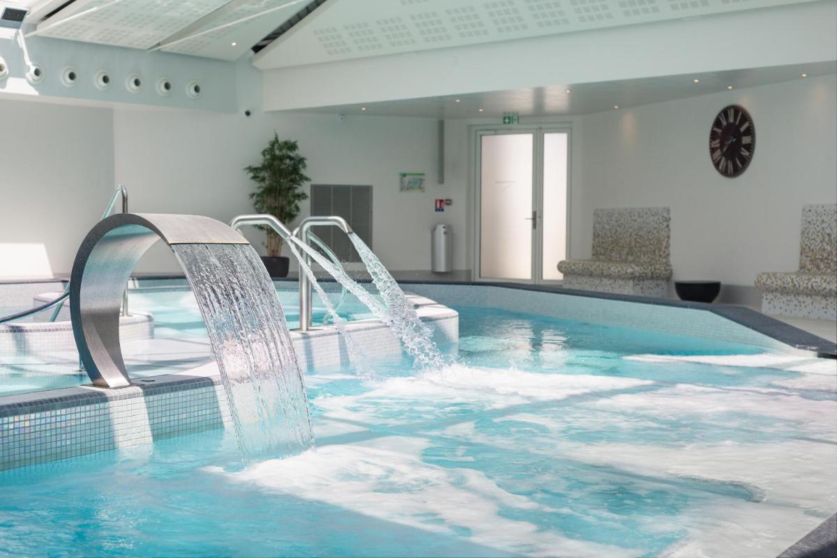 Piscine de l'établissement Miramar La Cigale Hotel Thalasso & Spa ou située à proximité