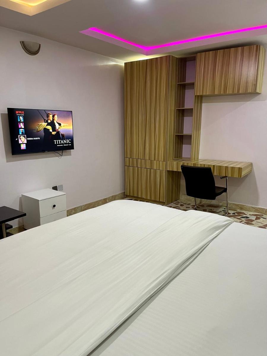 Weena Hotel & Resort - Housity