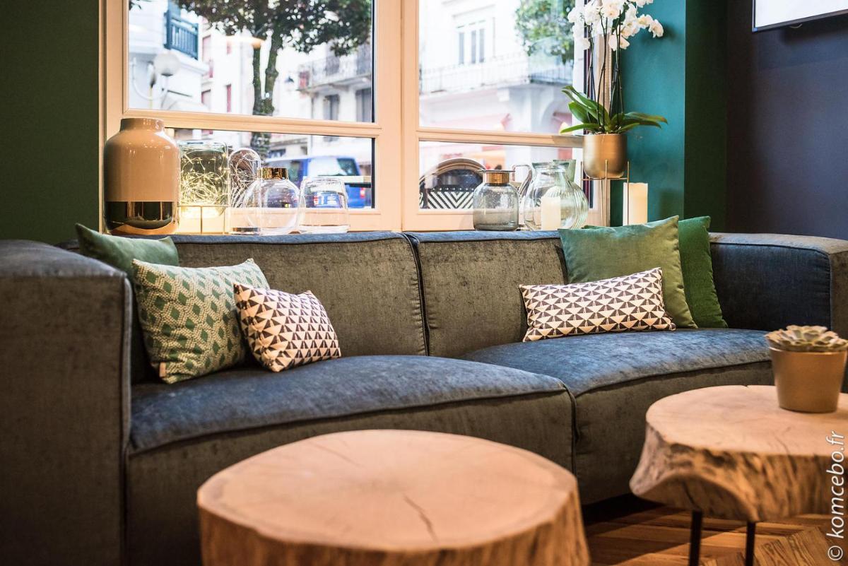 Coin salon dans l'établissement MADISON Saint Jean de Luz - Handwritten Collection