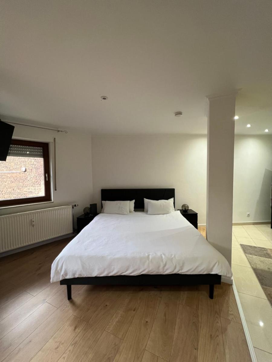 TMJ Apartment 3 - Housity