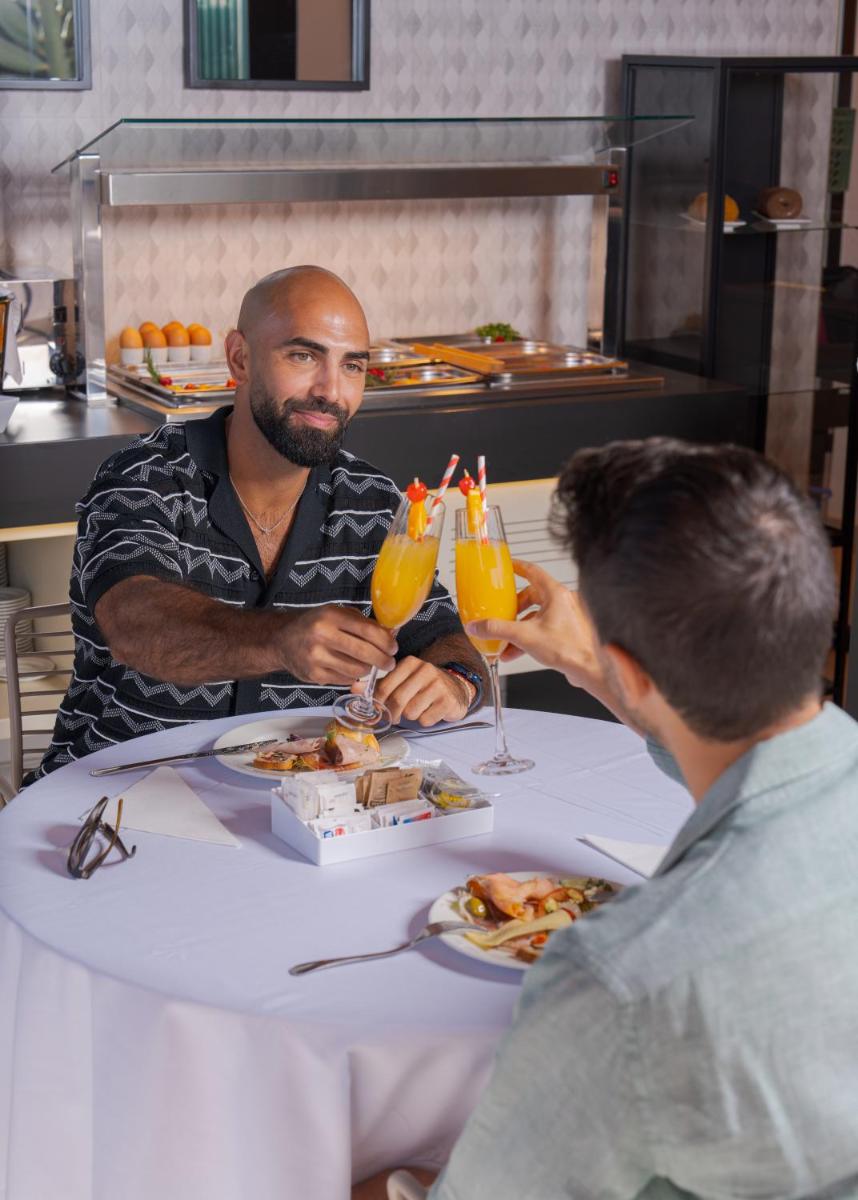 Bebidas en Fahana - Gay Men Only