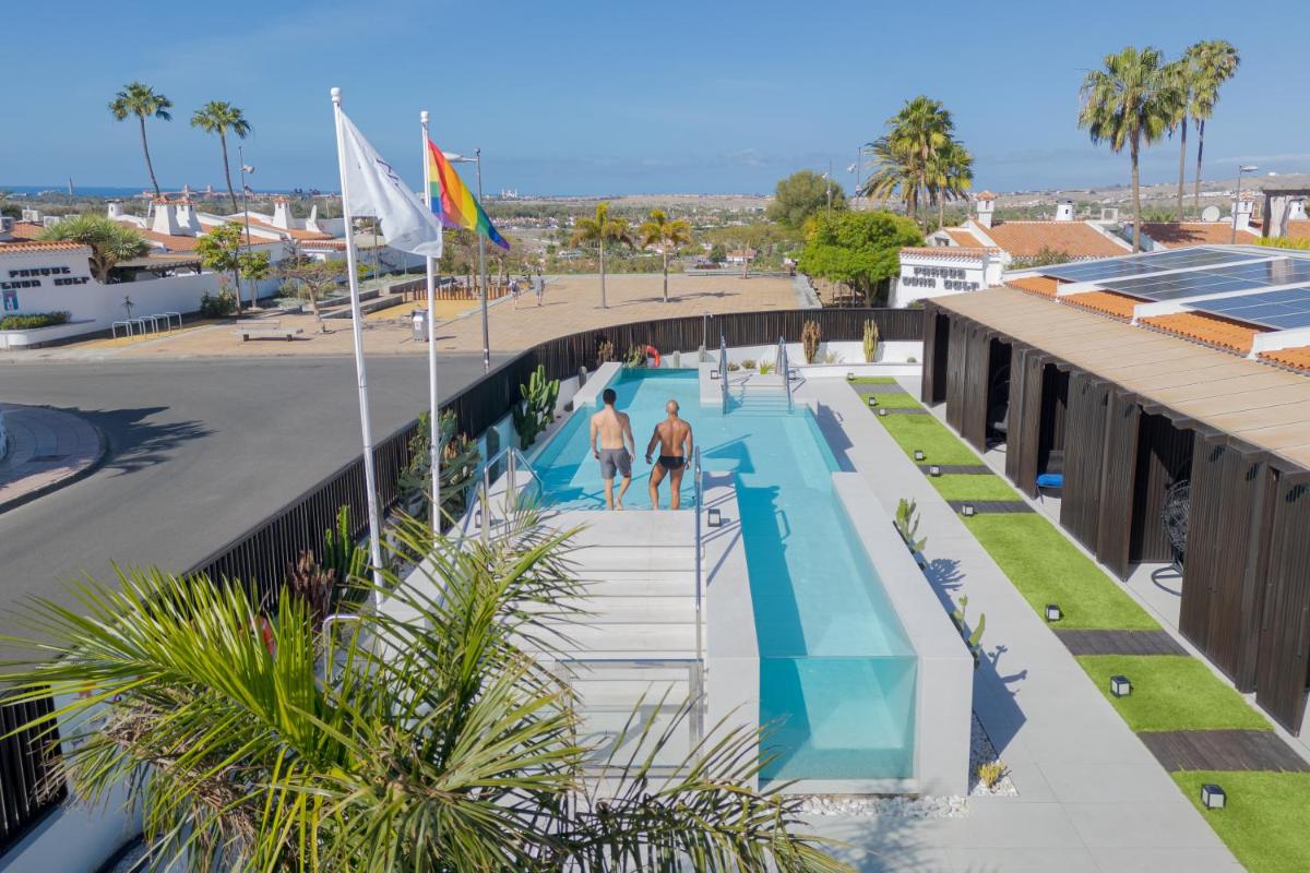Piscina en o cerca de Fahana - Gay Men Only