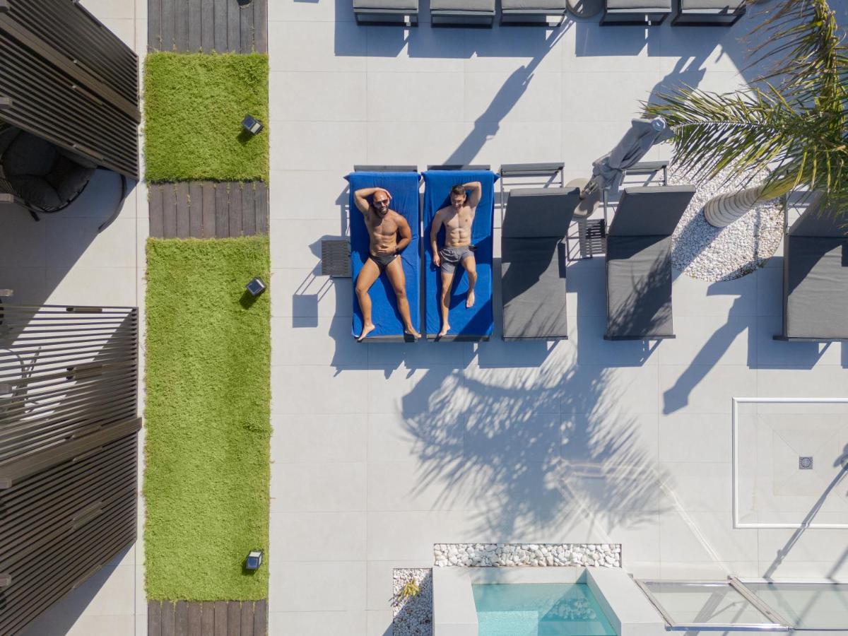 Piscina en o cerca de Fahana - Gay Men Only