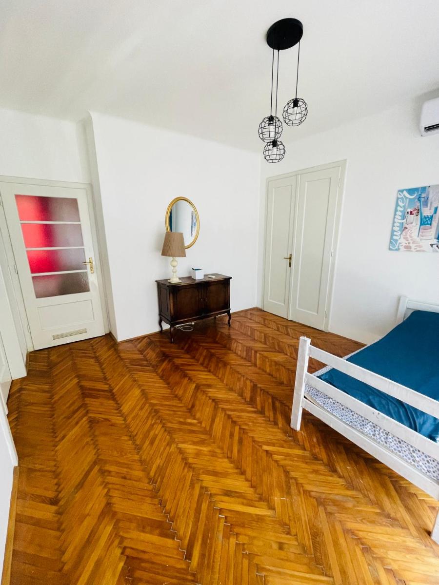 Suitetrails - Retro Style Apartment