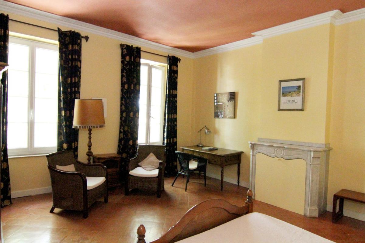 Les Volets Bleus - Housity