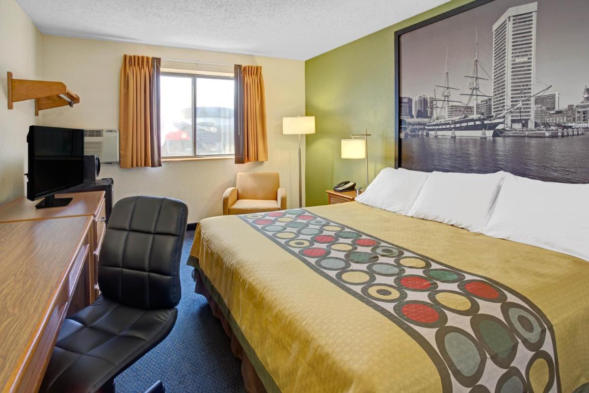 Super 8 by Wyndham College Park Wash DC Area - Housity