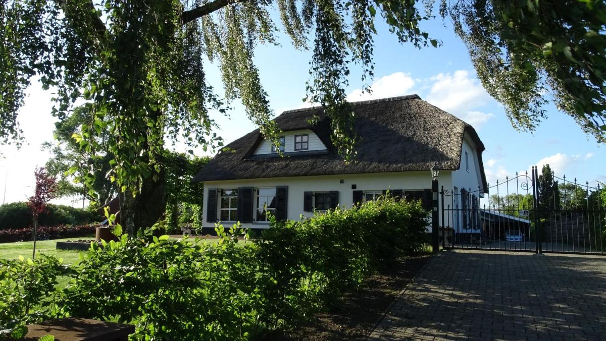 Mimosa bed & breakfast in IJsselmuiden - Housity