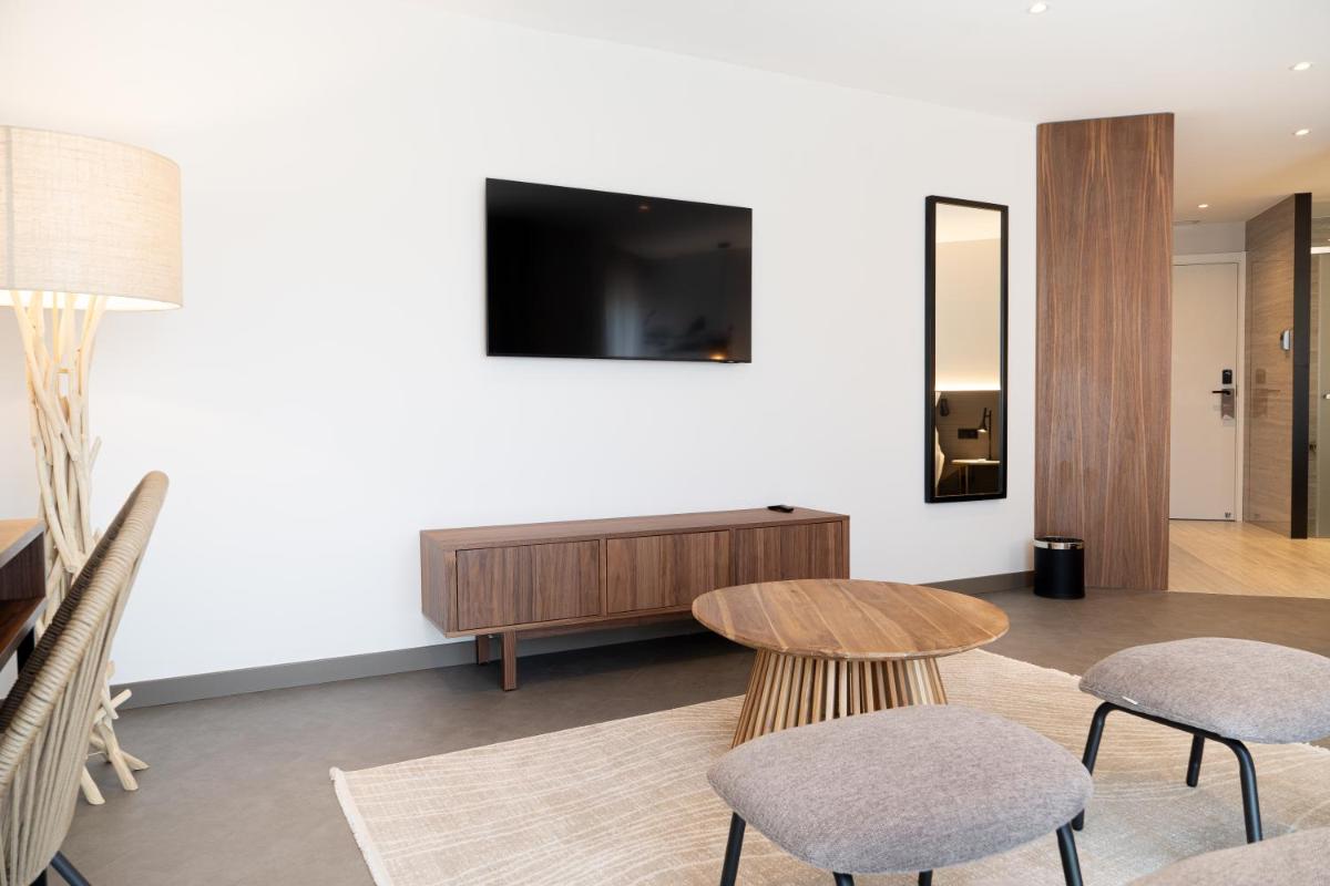 Uma televisão e/ou sistema de entretenimento em AP Cabanas Beach & Nature - Adults Friendly