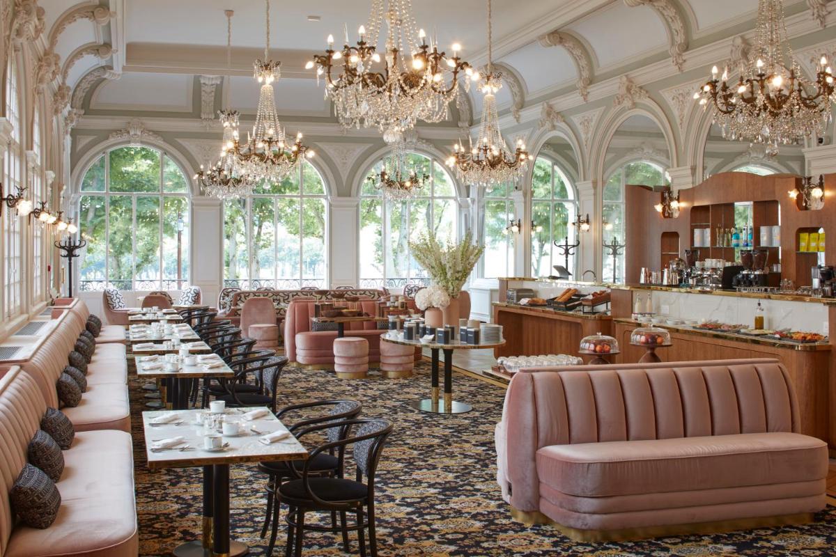Coin salon dans l'établissement Hôtel Les Lumières - Relais & Châteaux
