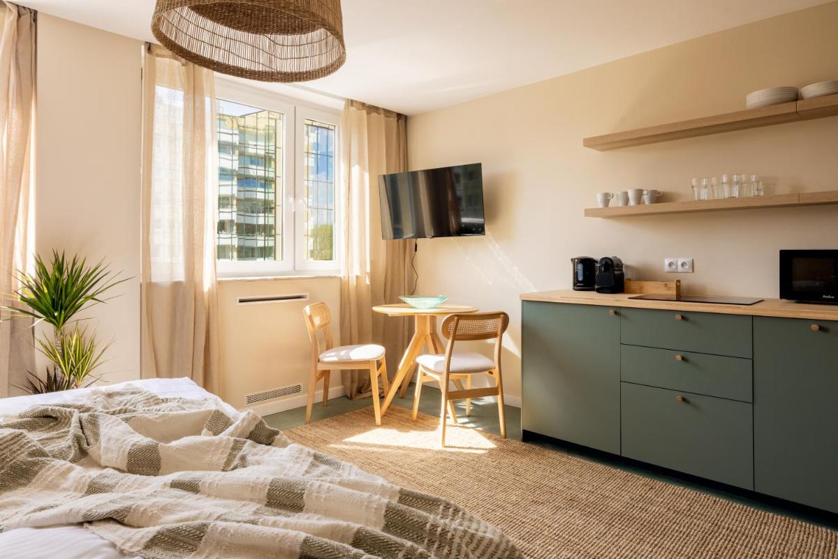 Four Seasons Old Town - Spring - Housity