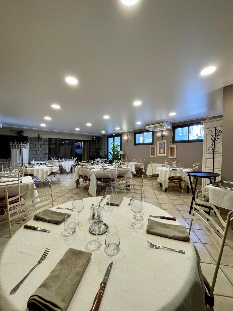 Restaurant ou autre lieu de restauration dans l'établissement Franceschini