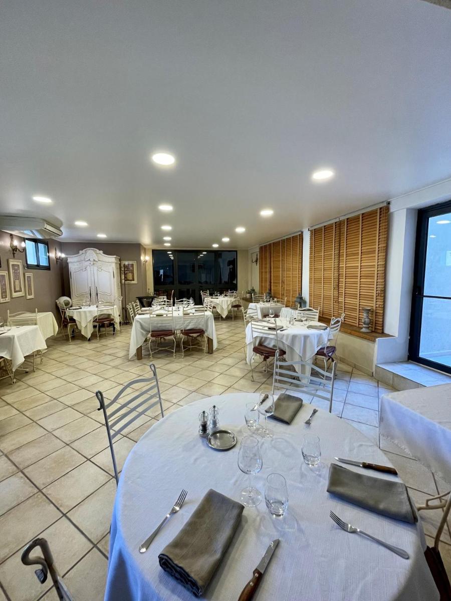Restaurant ou autre lieu de restauration dans l'établissement Franceschini