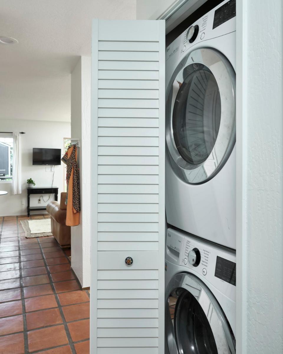 Baywood Casita- kids, dogs, hot tub - Housity