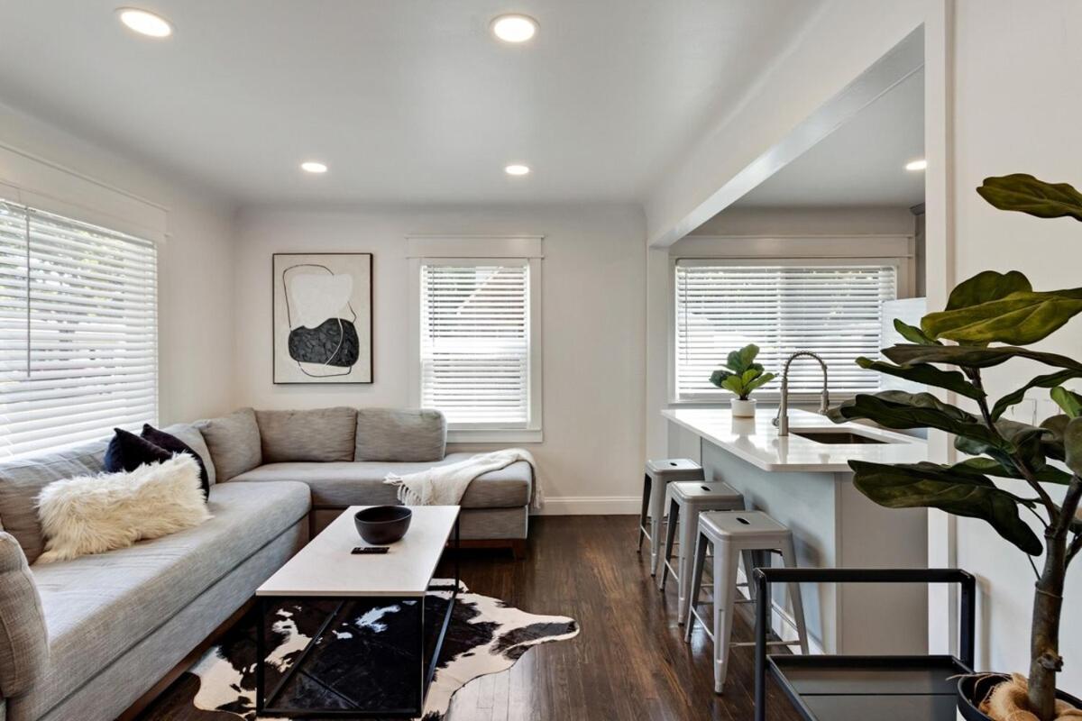 Pet Friendly Modern Home In The Heart Of Ferndale - Housity