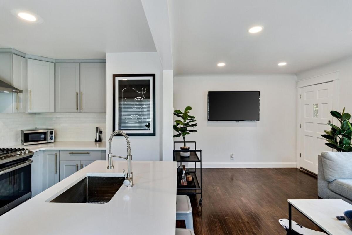 Pet Friendly Modern Home In The Heart Of Ferndale - Housity