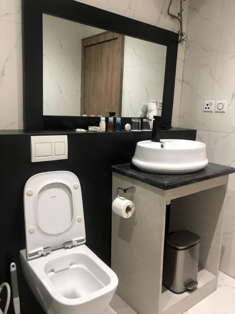 Suitetrails - Crownsville Hotel - Airport Road