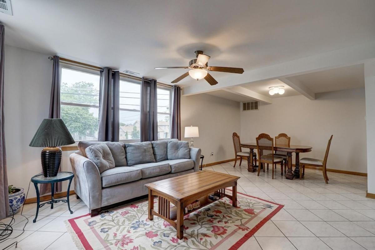 Getaway Near ORD With Great Local Amenities - Housity