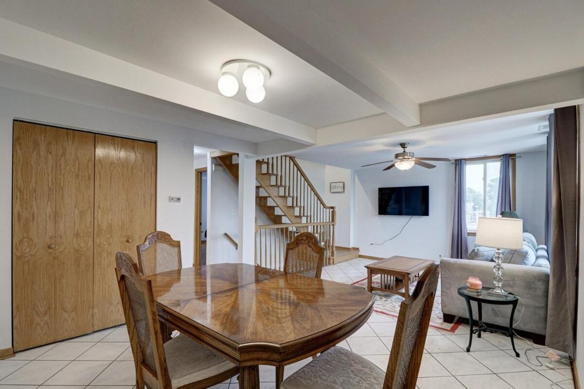 Getaway Near ORD With Great Local Amenities - Housity