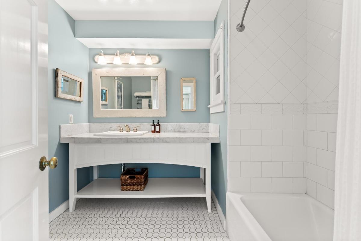 Channel Road Inn, A Four Sisters Inn - Housity