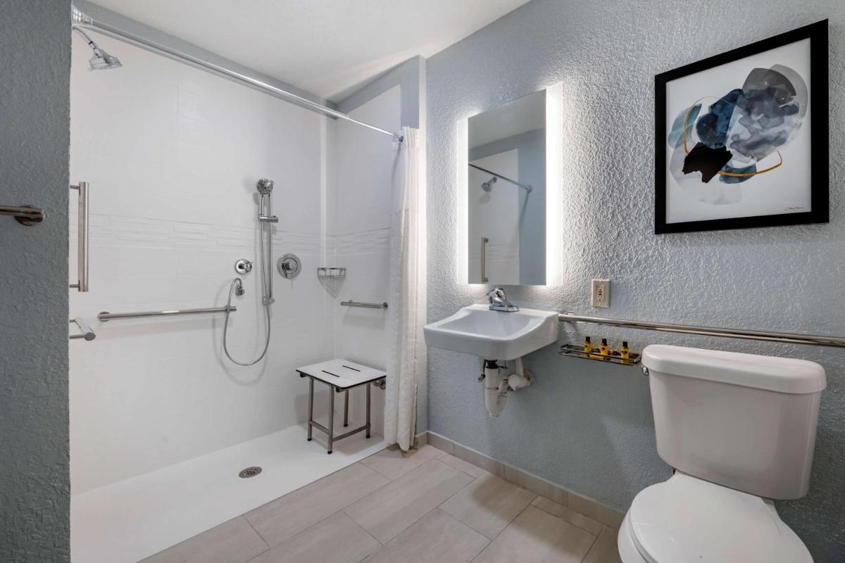 Best Western Plus Orlando East - UCF Area - Housity