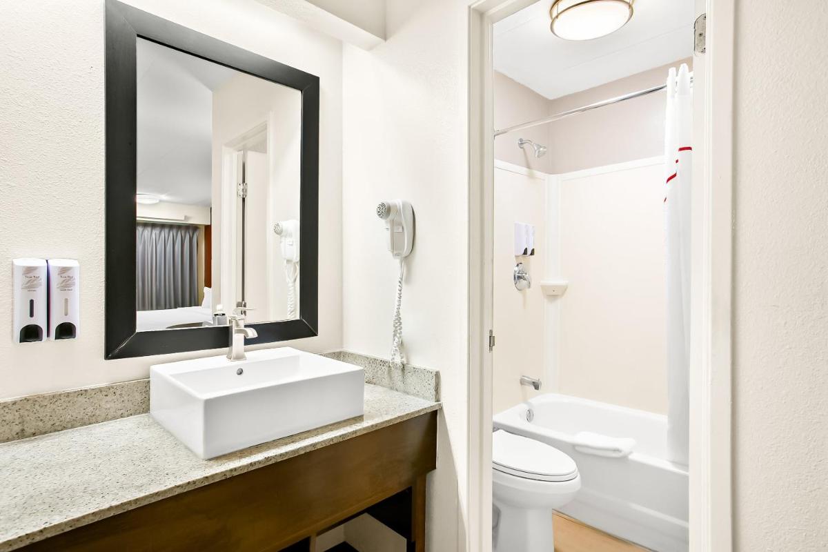 Red Roof Inn PLUS+ Baltimore-Washington DC/BWI Airport - Housity