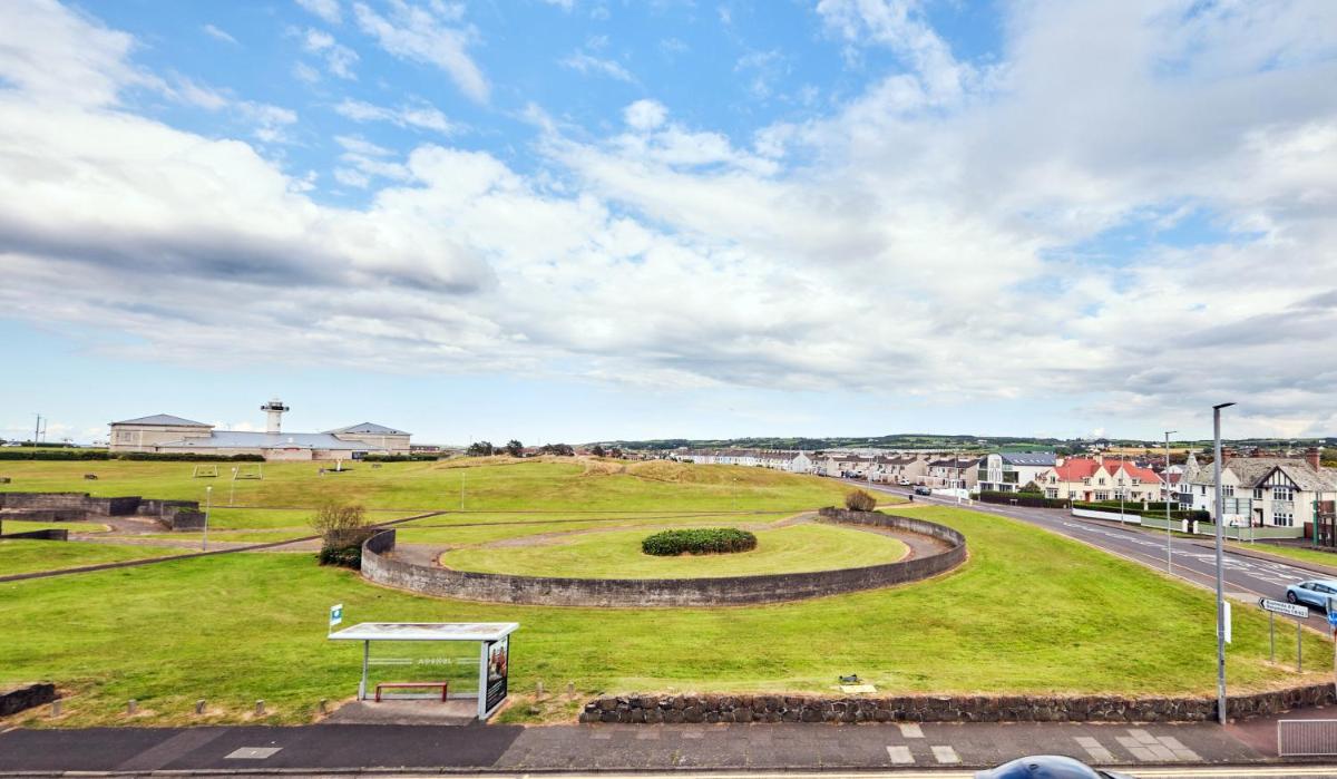 5 West Beach - Portrush by the Sea - Housity