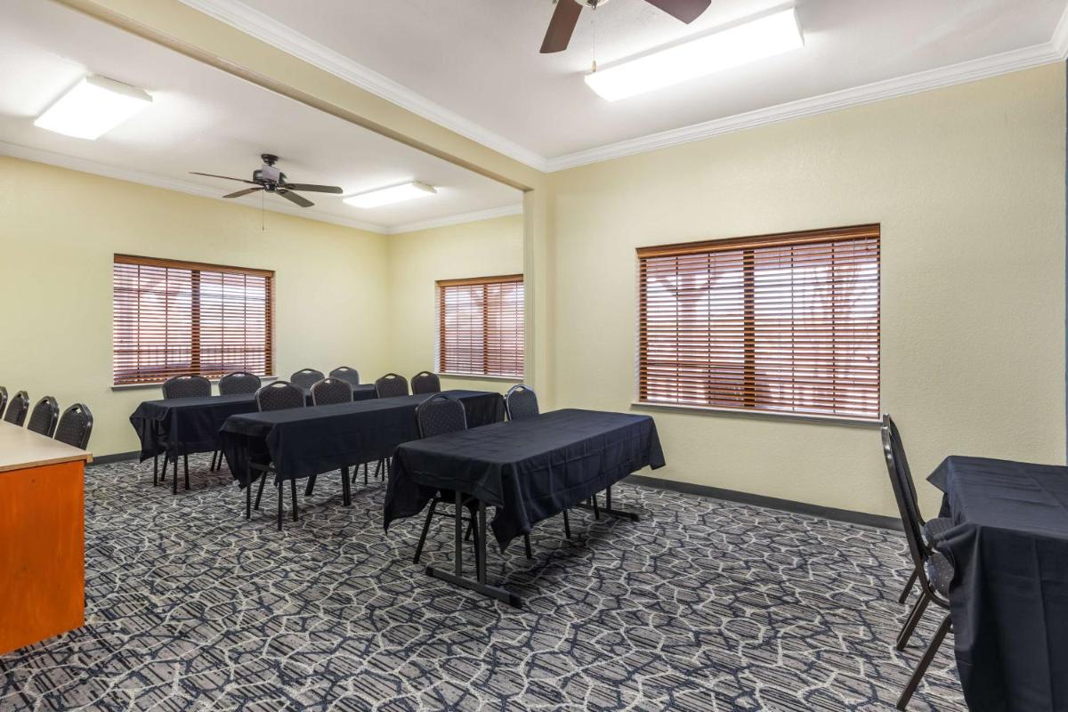 Best Western Dinosaur Valley Inn & Suites - Housity