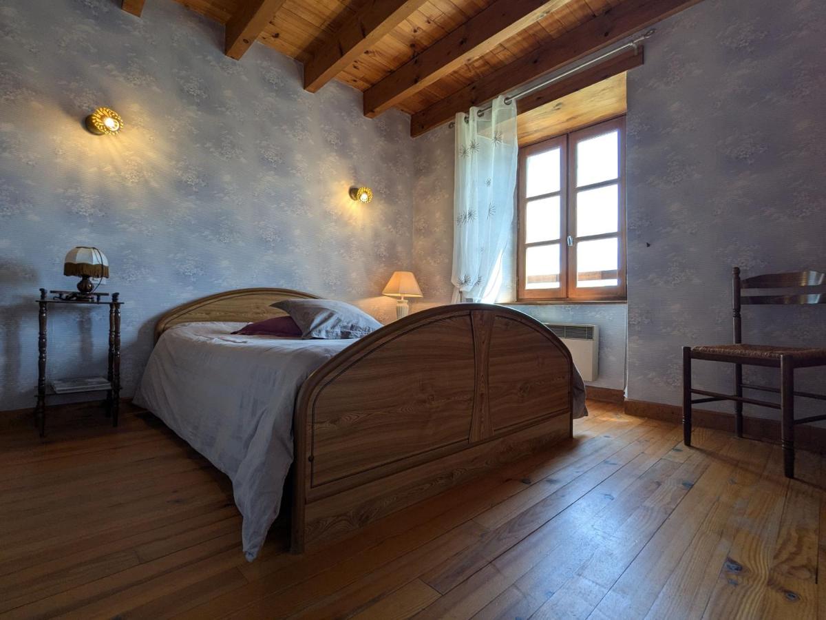 Charmant Gîte en Pierre avec 3 Chambres, Cour et Proximité Activités, Pinols - FR-1-582-252 - Housity