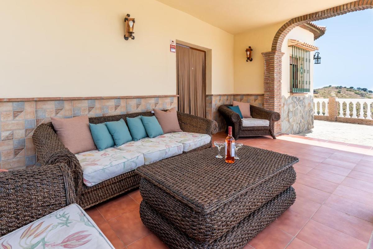 Acogedora Villa Con Piscina, Barbacoa, Chimenea y Vistas a La Sierra - Housity