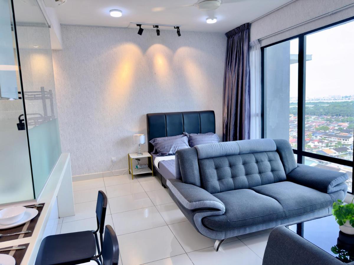 MidValley Southkey Mosaic 6-9pax Netflix-SmartTV70inch - Hizvo