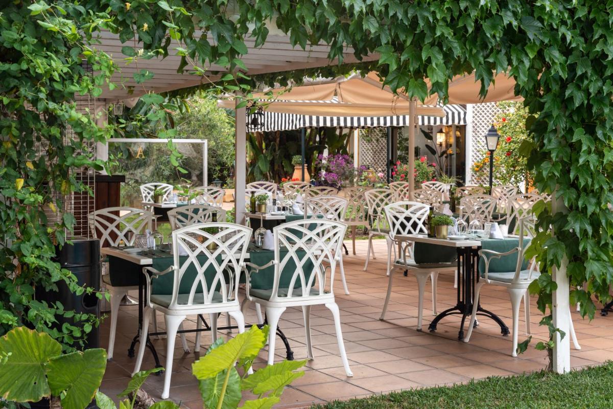 Jardín al aire libre en Hotel Araxa - Adults Only
