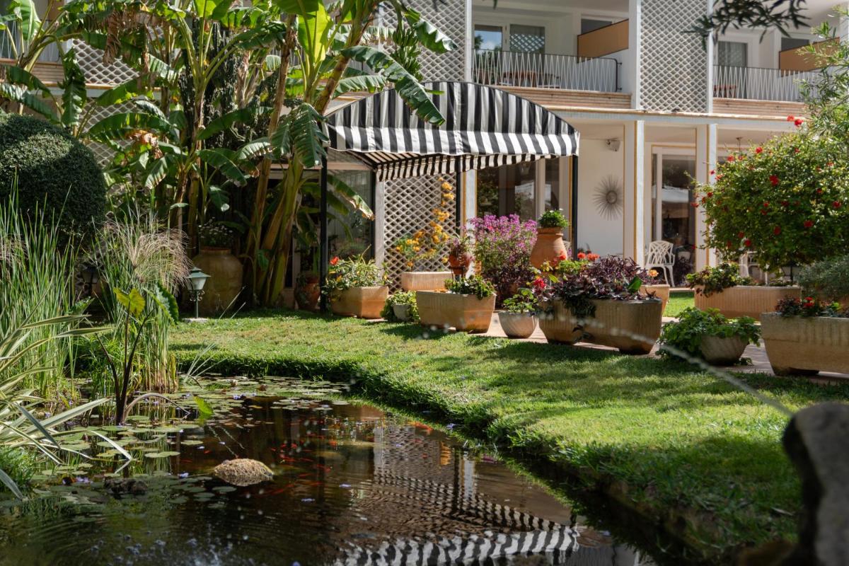 Jardín al aire libre en Hotel Araxa - Adults Only