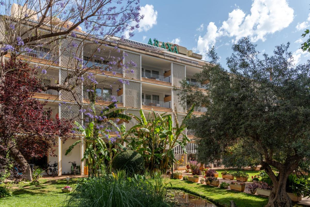 Jardín al aire libre en Hotel Araxa - Adults Only