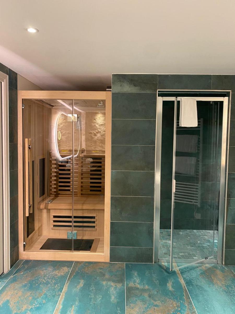 Salle de bains dans l'établissement Le Belvédère Hotel et Bien être